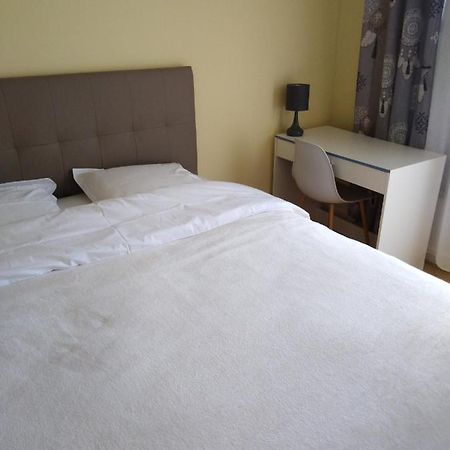 Chez Myla Chambre Avec Tv Ecran Plat Et Salle De Bain Privative Bourges Dış mekan fotoğraf