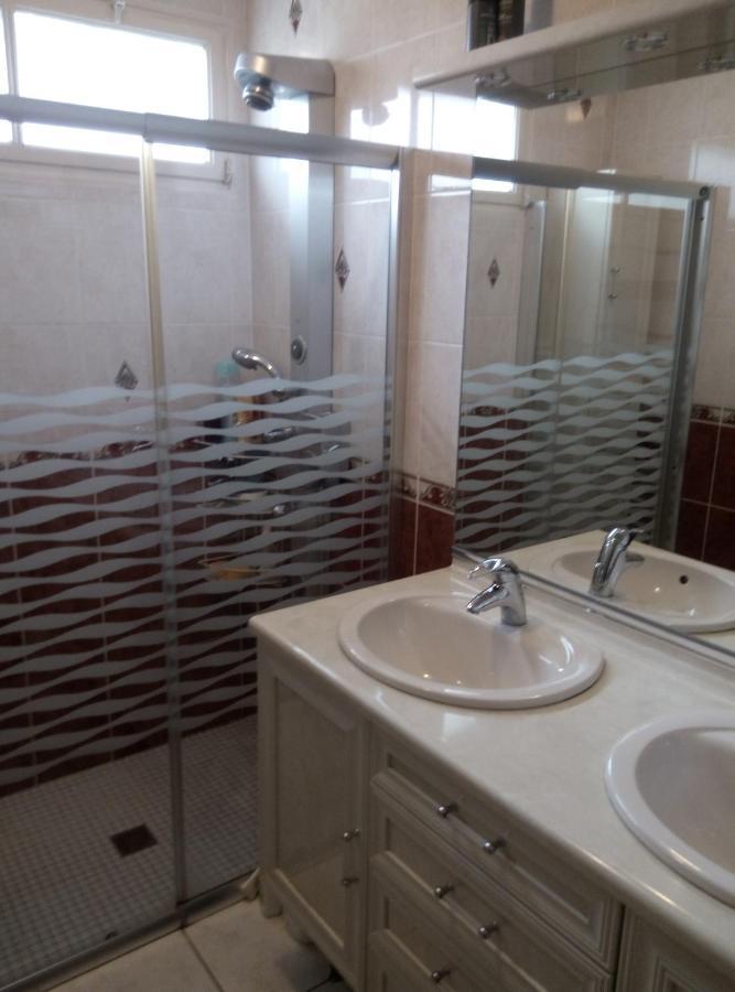 Chez Myla Chambre Avec Tv Ecran Plat Et Salle De Bain Privative Bourges Dış mekan fotoğraf