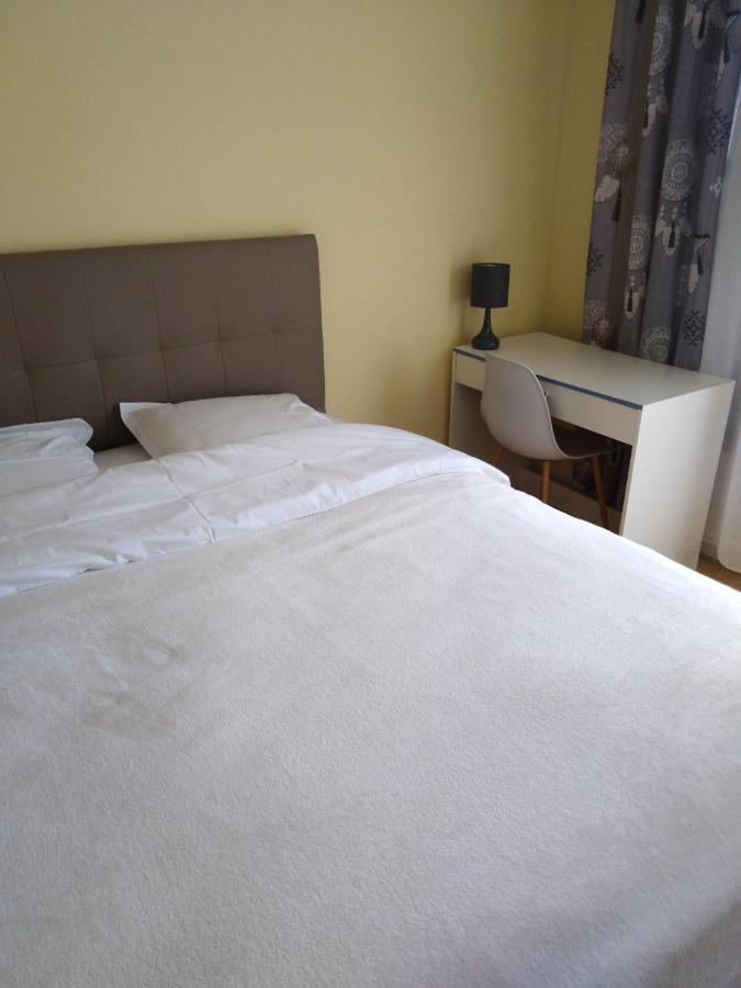 Chez Myla Chambre Avec Tv Ecran Plat Et Salle De Bain Privative Bourges Dış mekan fotoğraf